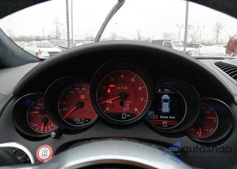 2016 Porsche Cayenne Gts z USA, uszkodzony, nr VIN WP1AD2A21GLA76645